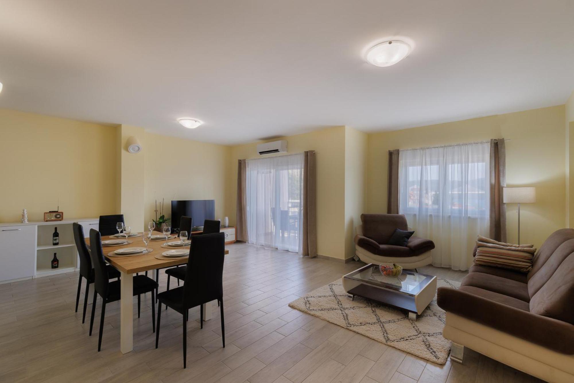 Apartman Maja Komarna Luaran gambar